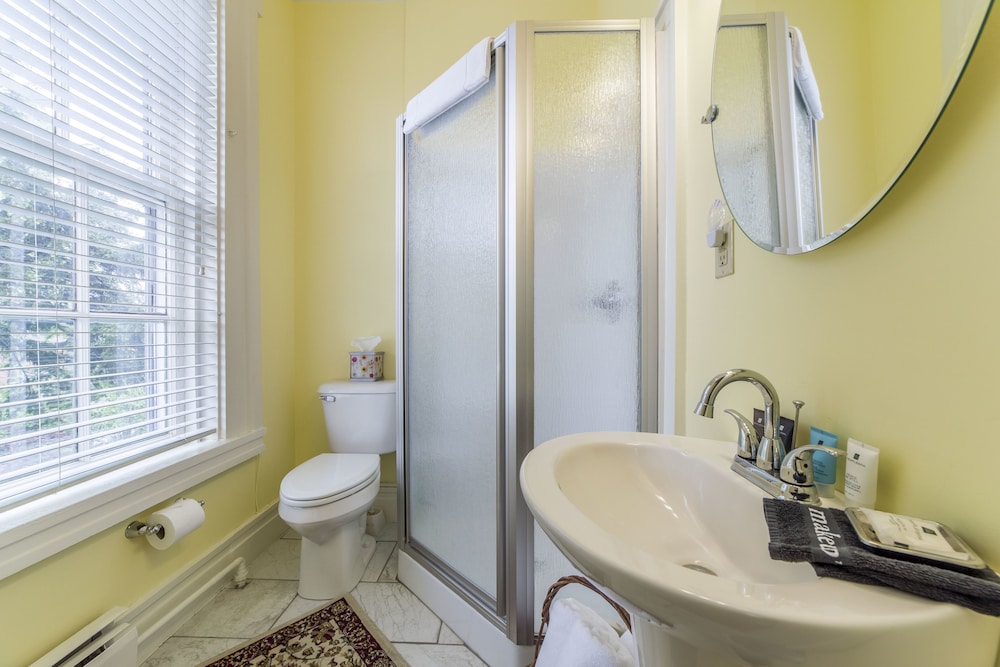 Room, Private Bathroom (Southern Love) photo 2