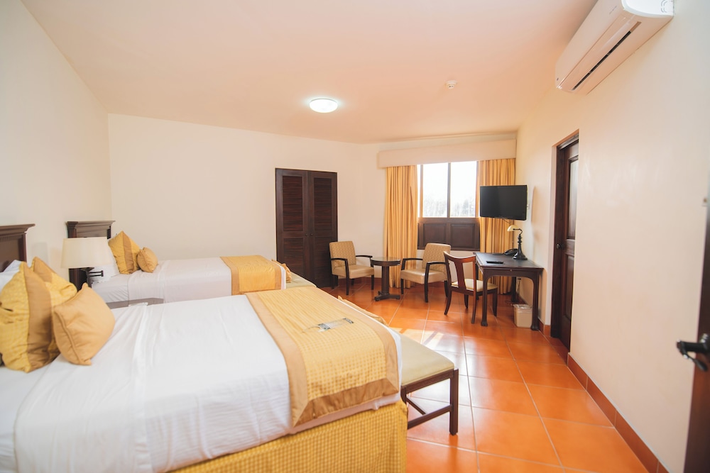 Executive Suite, 2 Bedrooms, Kitchenette photo 2