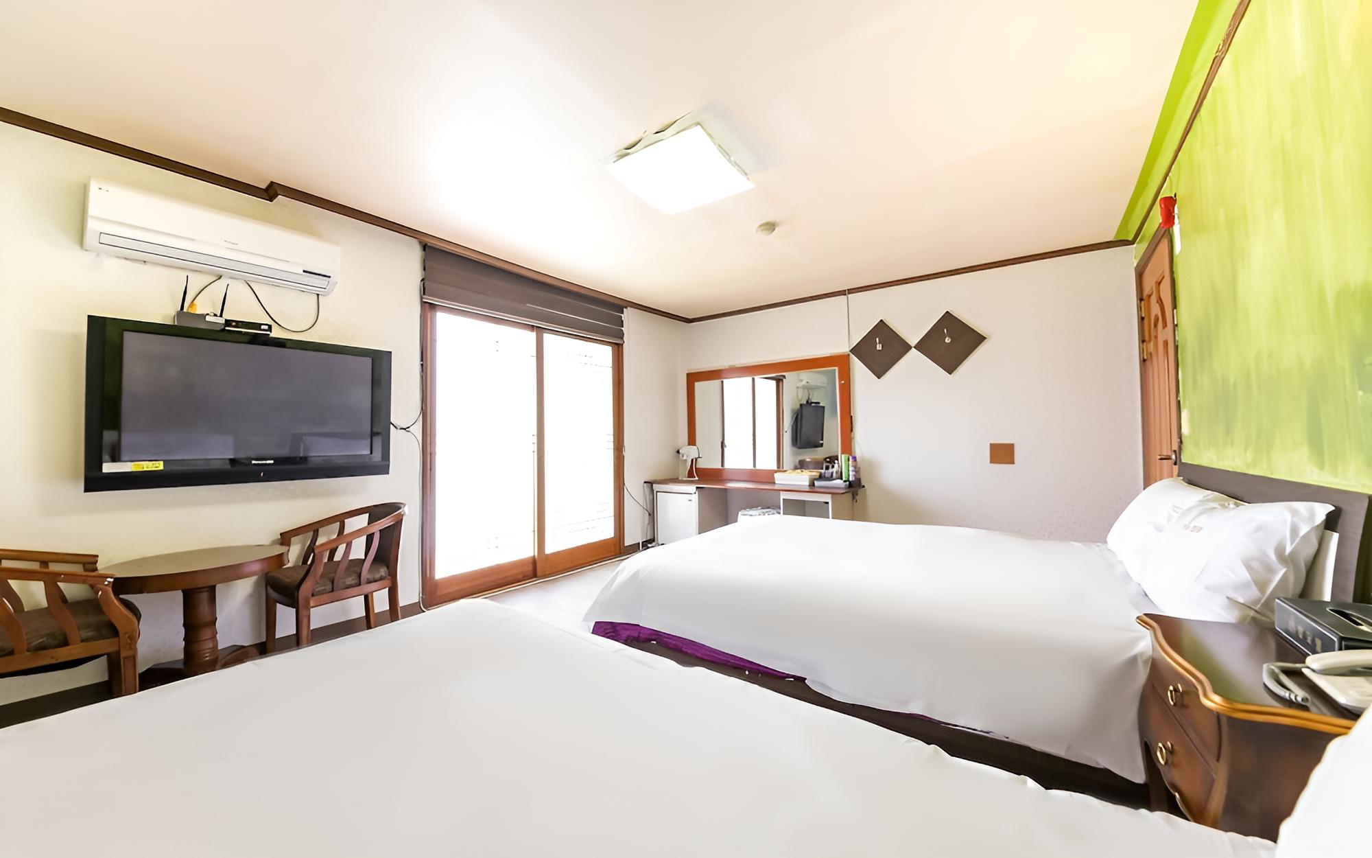 Room (Twin) photo 1