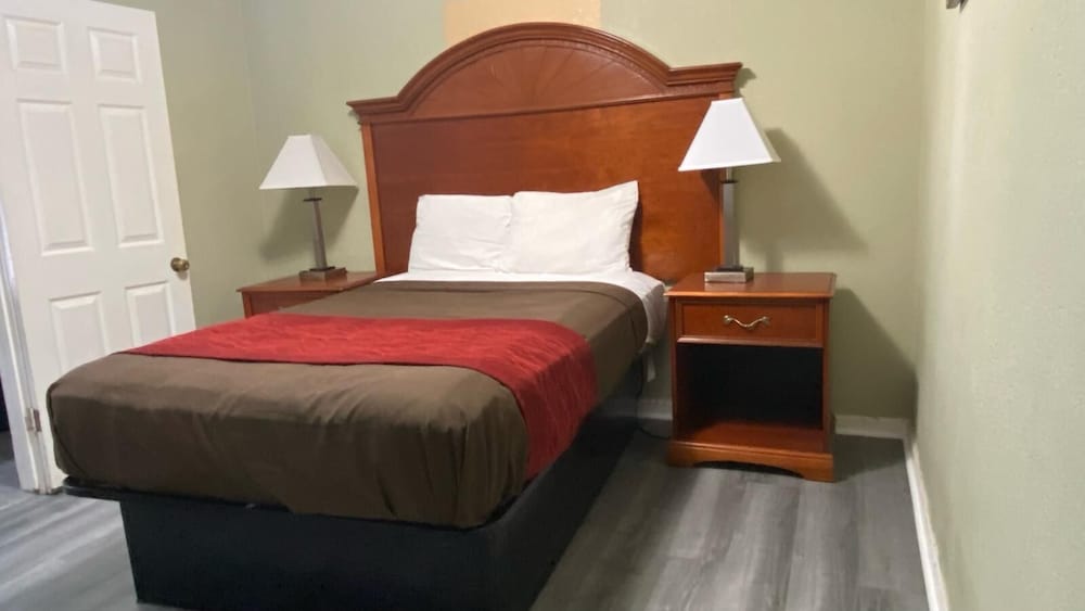 Basic Single Room, 1 Queen Bed, Ground Floor