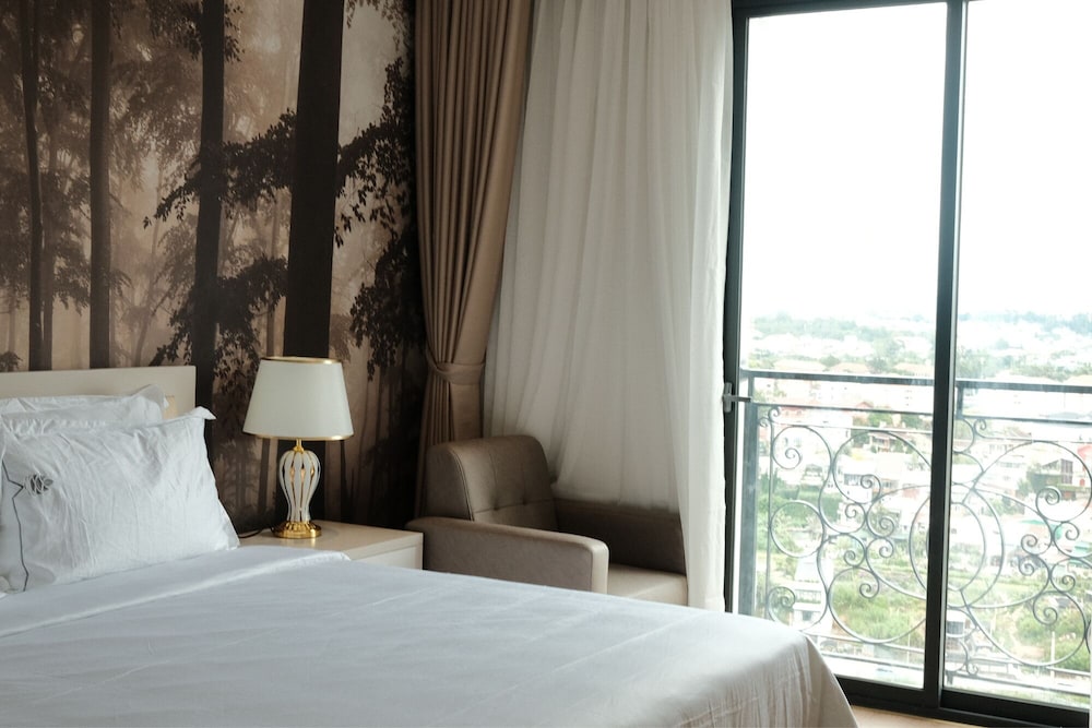 Deluxe Double Room, City View - Photo 2