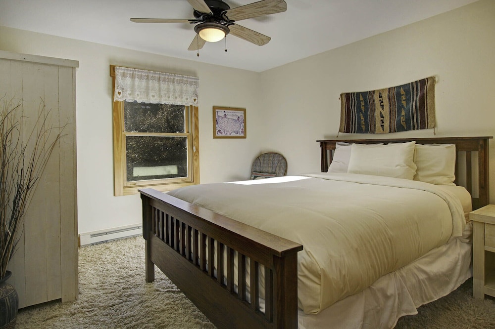Condo, 2 Bedrooms