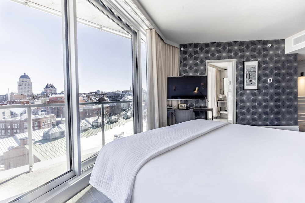 Room Citadine with King Bed, Balcony and Old Quebec View - Photo 3