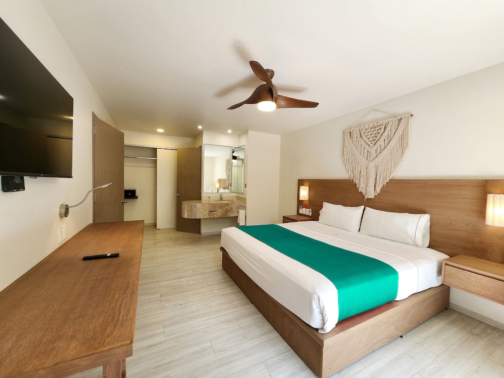 Junior Studio Suite, 1 King Bed - Photo 1