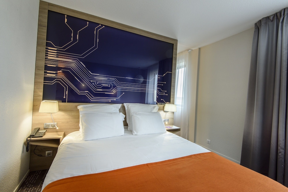 Classic Room, Multiple Beds - Photo 2