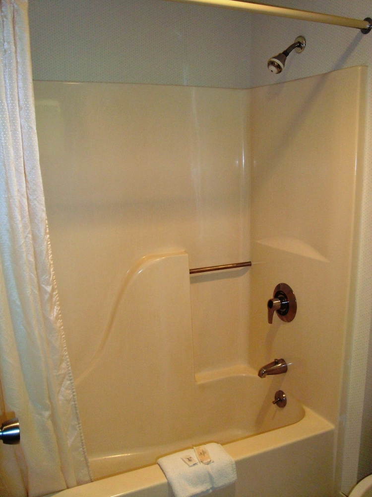 Standard Room, 1 King Bed photo 3