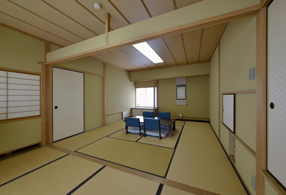Basic Suite, Japanese Futon photo 1
