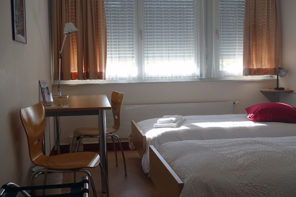 Standard Room, 2 Twin Beds photo 2