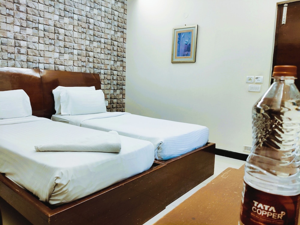 Deluxe Room - Photo 22