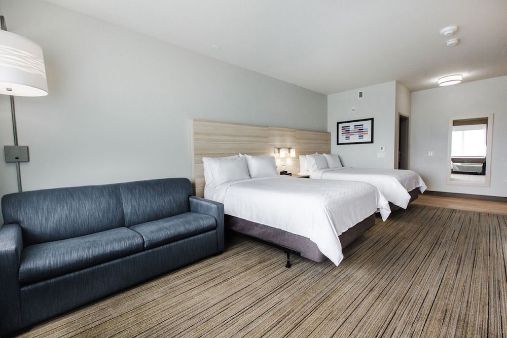 Suite, 2 Queen Beds, Accessible (Communications, Mobil, Roll-In Shower) photo 2