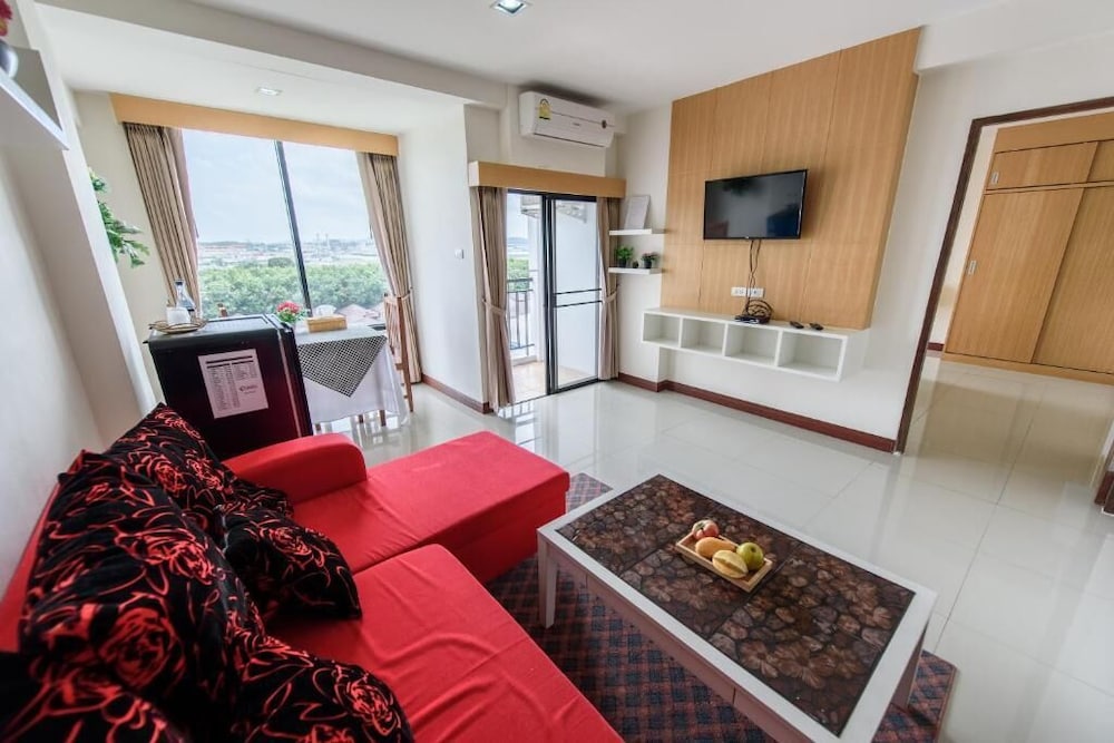 Executive Suite With Bathtub