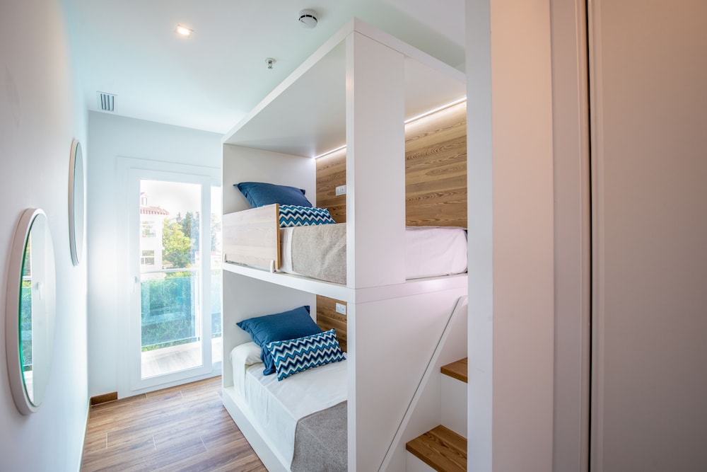 Family Apartment, 2 Bedrooms, Sea View (Front) - Photo 4