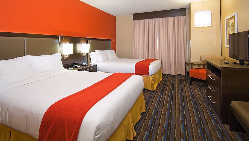 Standard Room, 2 Queen Beds, Accessible (Hearing, Roll-In Shower) - Photo 2