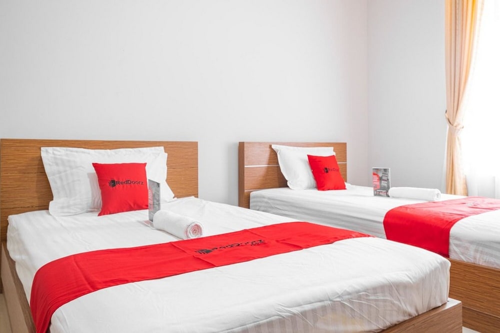 Twin Room (RedDoorz) - Photo 5