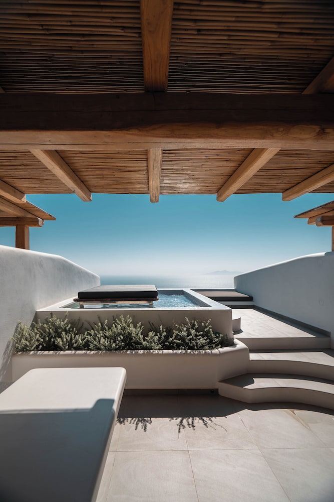 Superior Suite with sea view and heated plunge pool - Photo 3