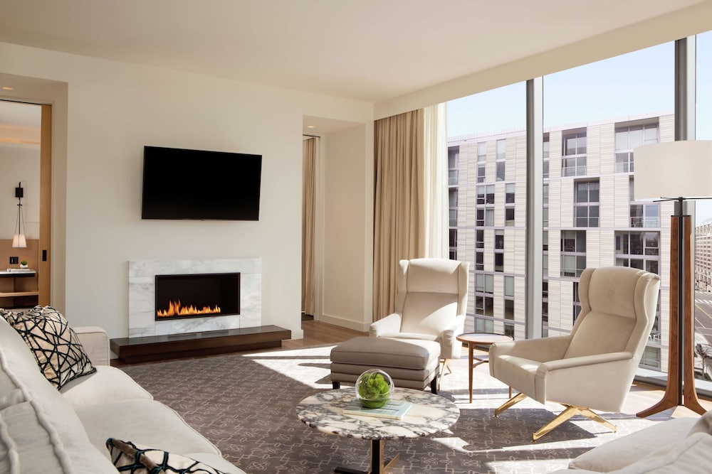 Diplomat Suite, 1 Bedroom thumbnail 5