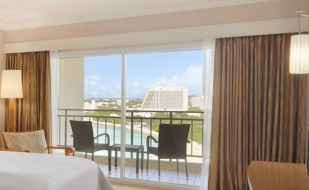 Premier Room, 1 King Bed, Ocean View - Photo 2