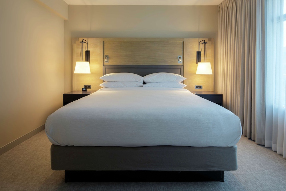 Suite, 1 King Bed, Accessible (Hearing) - Photo 4