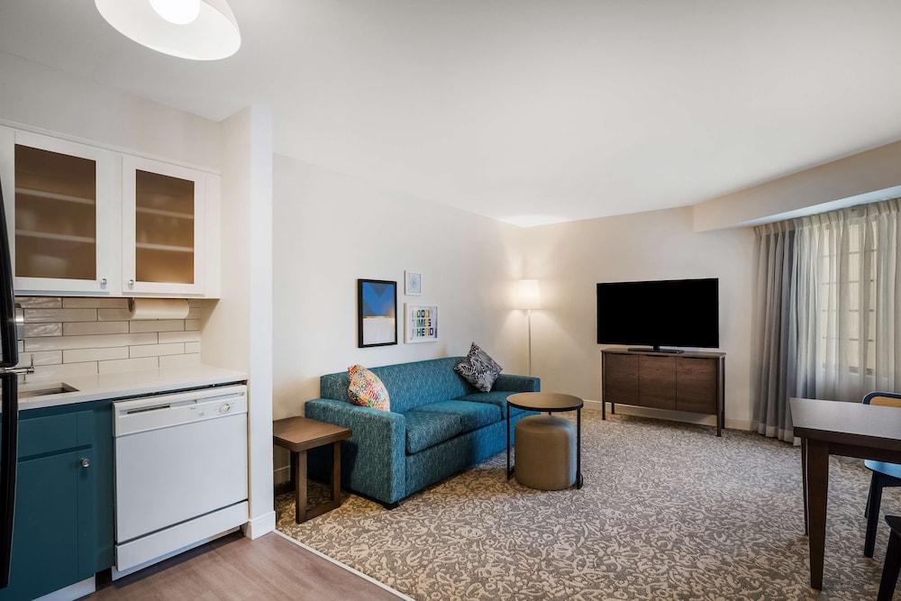 Suite, 1 Queen Bed With Sofa Bed (One Bedroom Suite Queen) photo 1