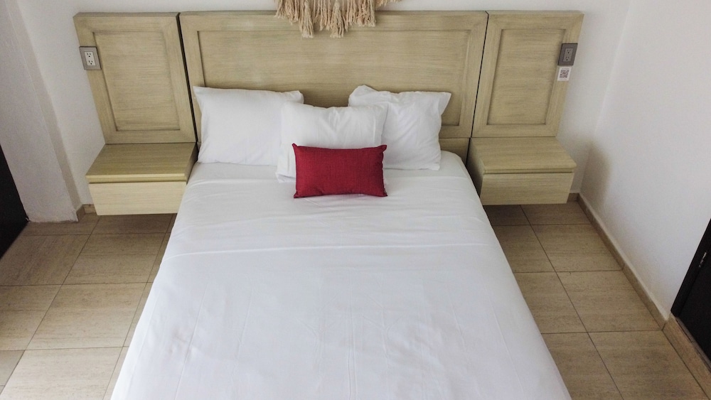Queen Bed Suite with Balcony