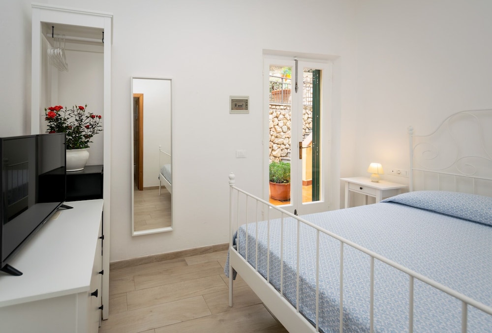 Economy Double Room, Balcony photo 1
