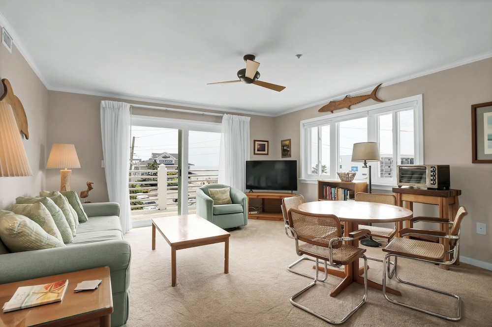 Exclusive Suite, 1 Queen Bed with Sofa bed, Kitchen, Ocean View