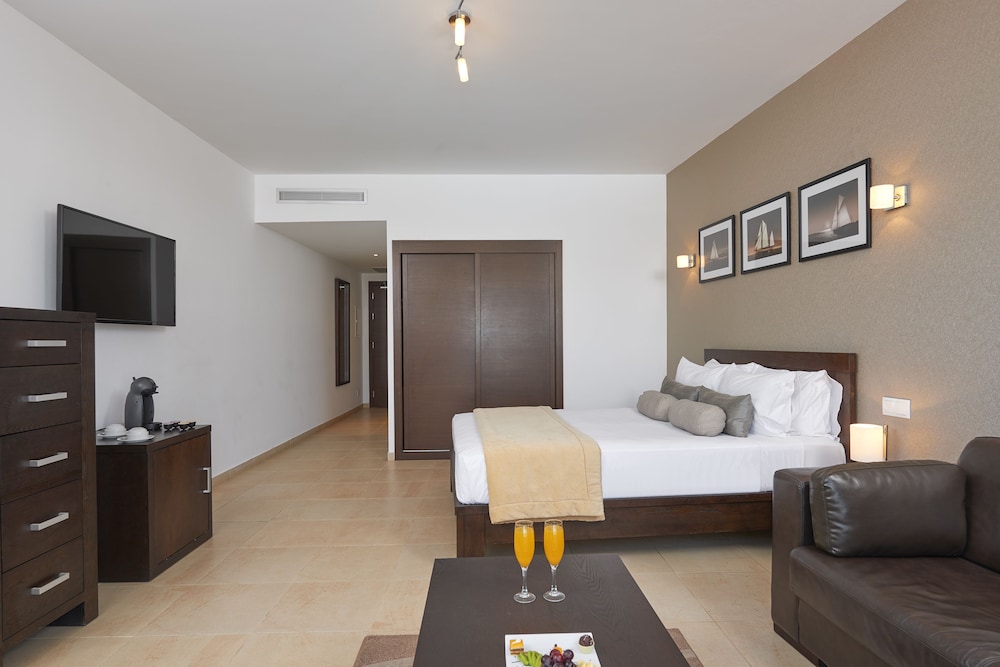 The Level, Deluxe Room photo 3