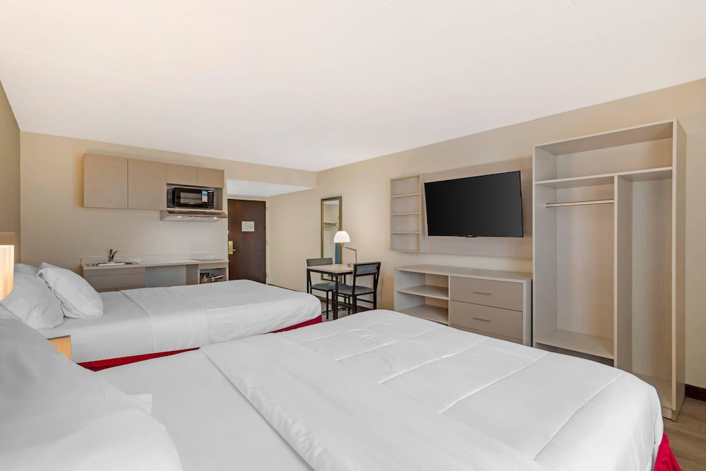 Standard Room, 2 Queen Beds, Non Smoking photo 3
