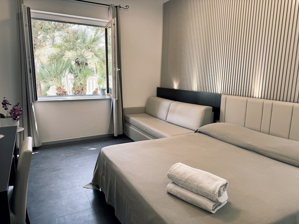 Standard Triple Room - Photo 4