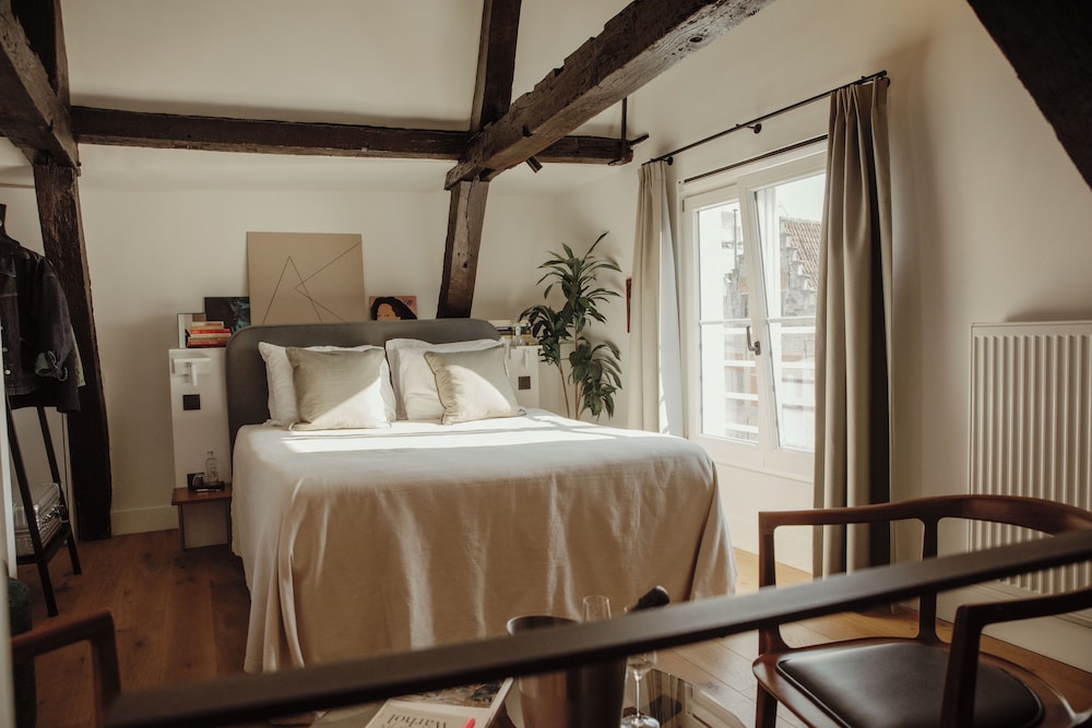 Deluxe Suite, City View
