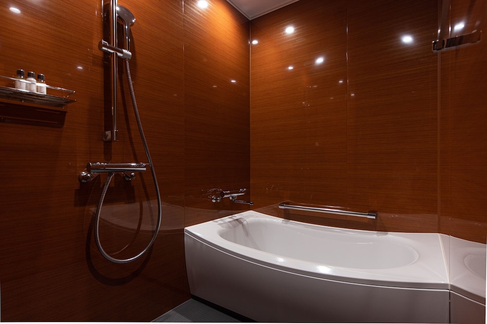 Deluxe Twin Room, Multiple Beds, Non Smoking (Max 3 Adults) - Photo 8