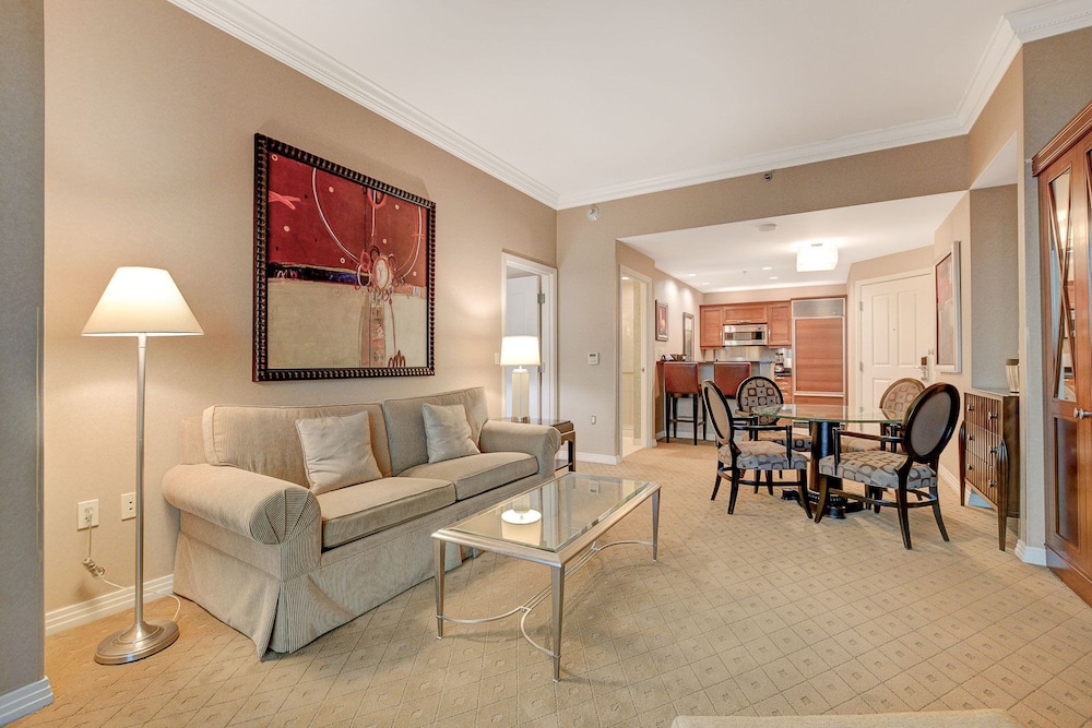 Family Suite, Non Smoking, Jetted Tub