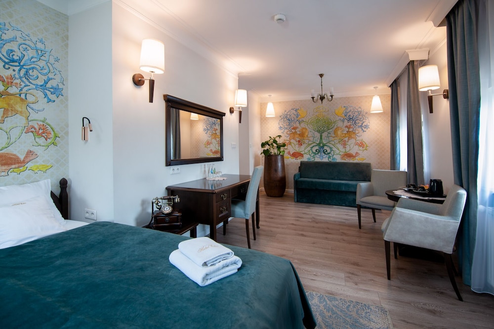 Deluxe Double Room - Photo 9