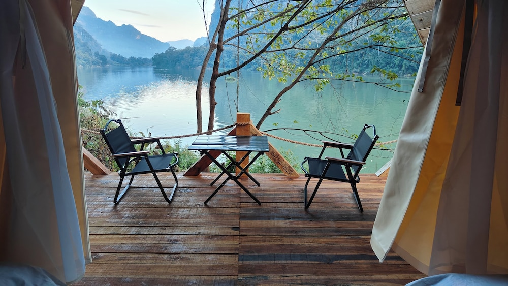 Classic Chalet, River View