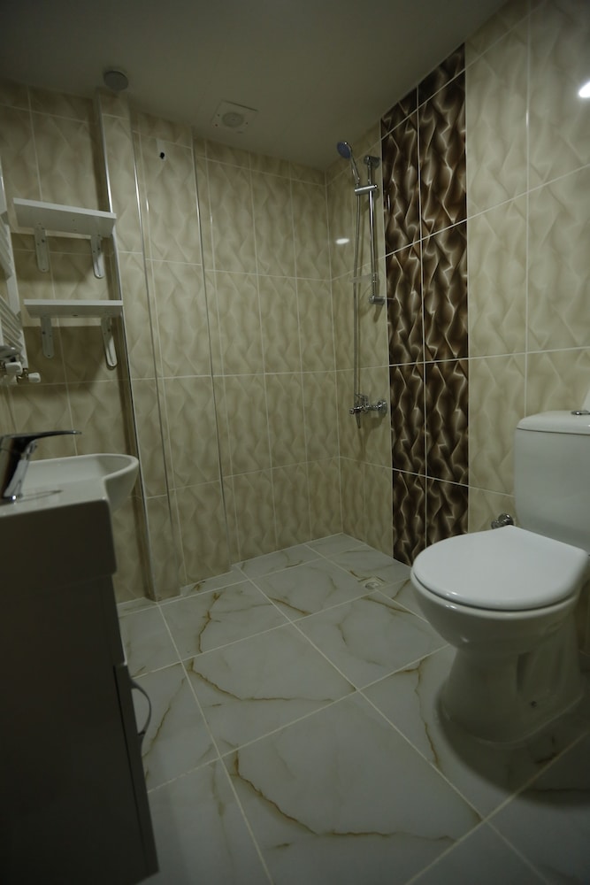 Economy Triple Room photo 2