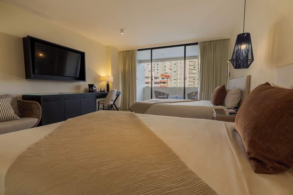 Deluxe Executive City View with Balcony photo 1