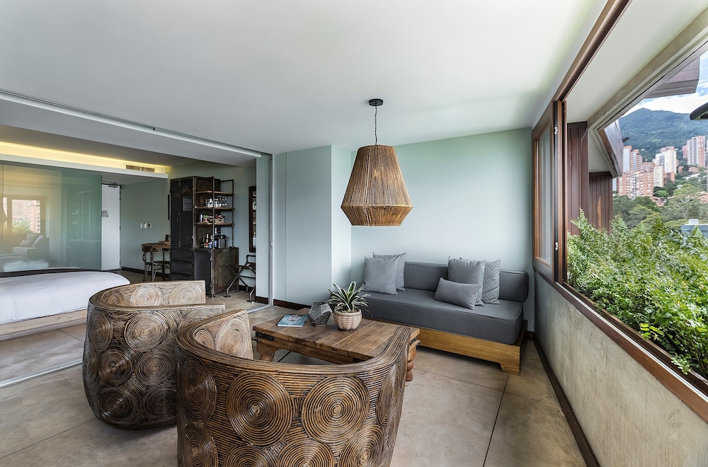 Suite, 1 King Bed, Park View - Photo 8