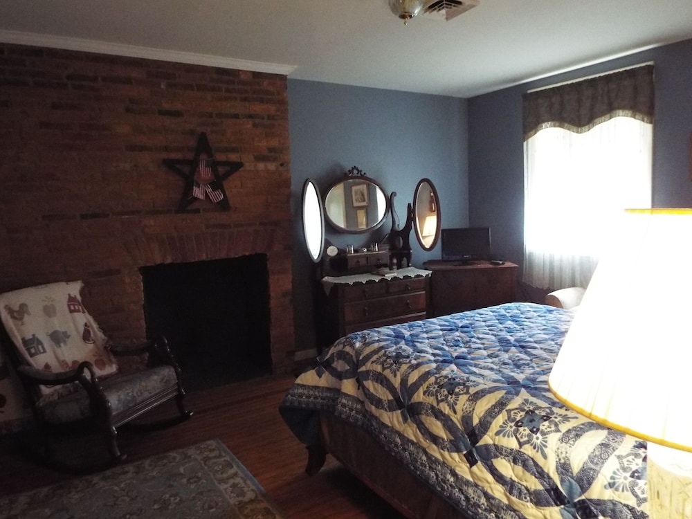 Standard Triple Room, Ensuite, Garden View (Hettie Schriver Room) photo 1