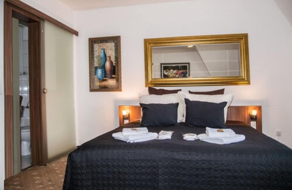 Family Room, 2 Bedrooms, River View photo 2
