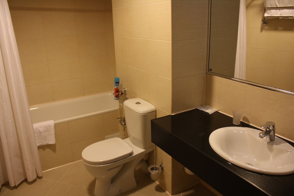 Family Room, 1 Bedroom photo 2