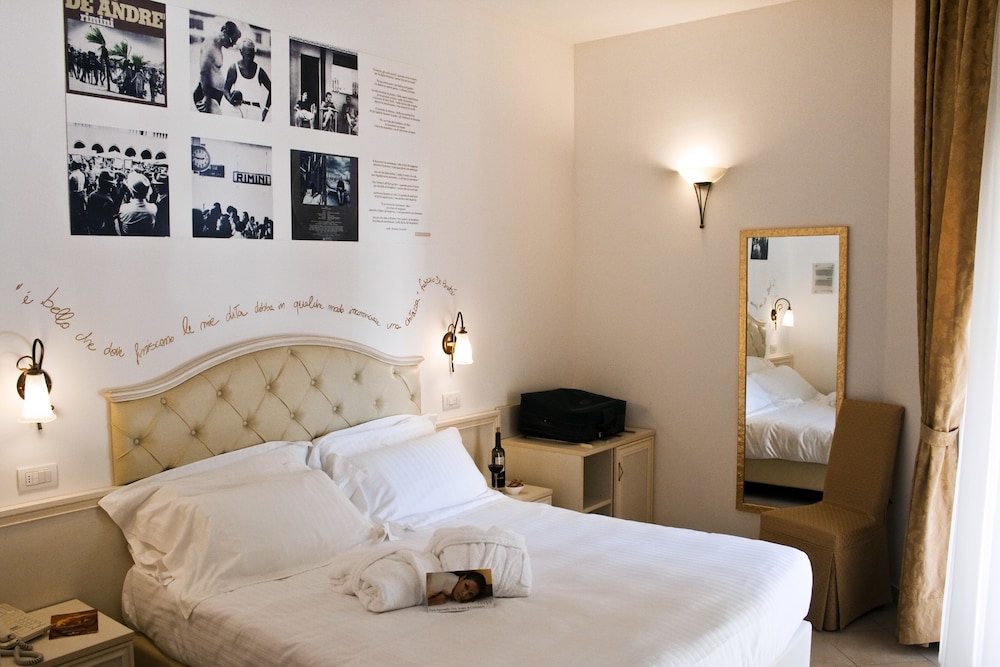 Double Room (Beach Service) - Photo 1