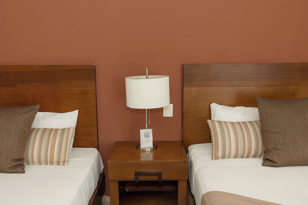 Master Superior, 2 Queen Beds - Photo 5