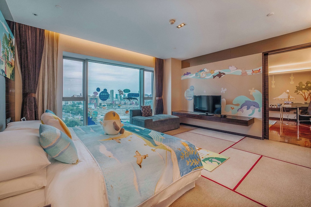 Suite, 1 King Bed, Non Smoking (Children's Theme)