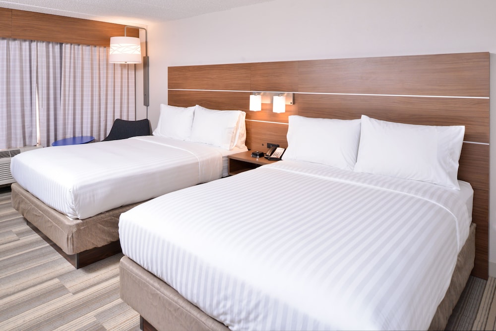 Standard Room, 2 Double Beds, Accessible (Comm, Tran Shwr) - Photo 2