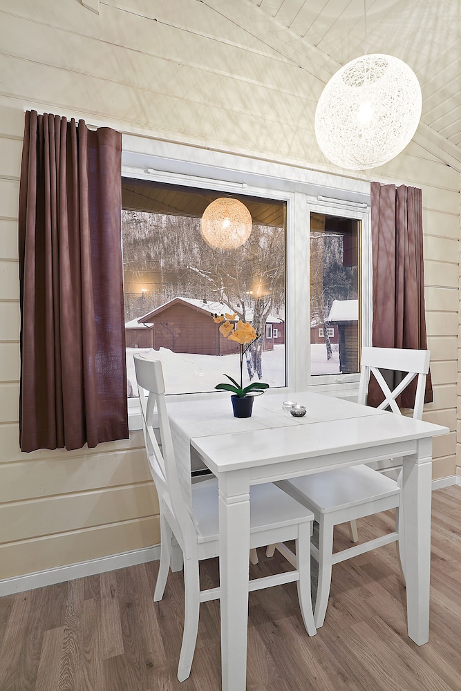 Traditional Cabin, Garden View thumbnail 6
