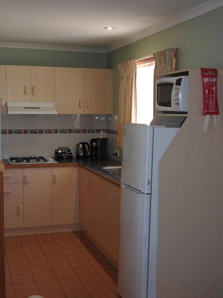 2 Bedrooms, 1 Bathroom Self Contained Spa Cottage photo 2