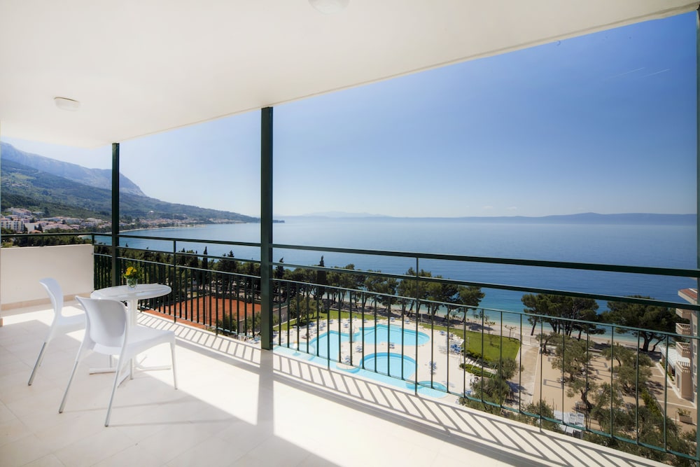 Suite, Balcony, Partial Sea View