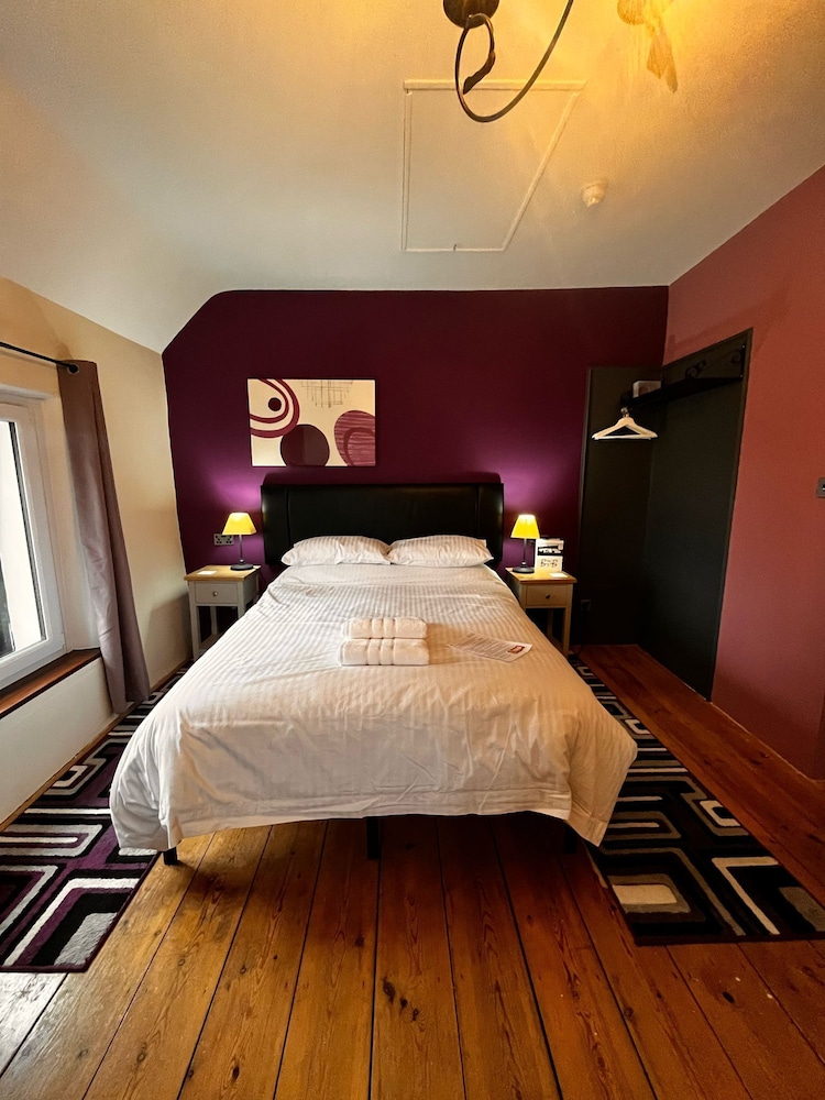 Family Room, Ensuite (Purple Room) photo 3