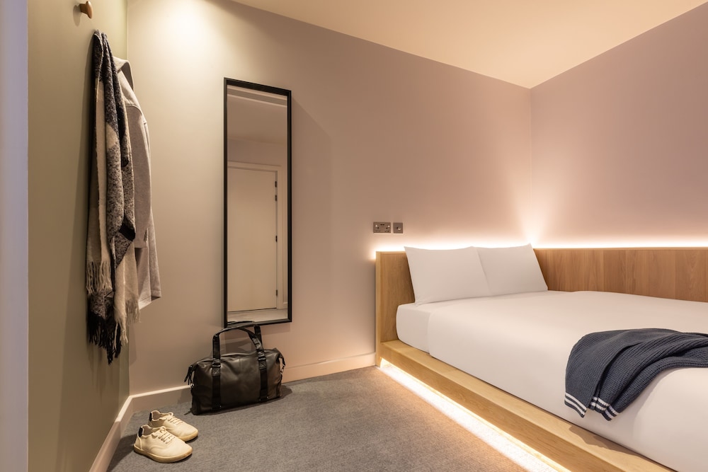 Cocoon 2 photo 3