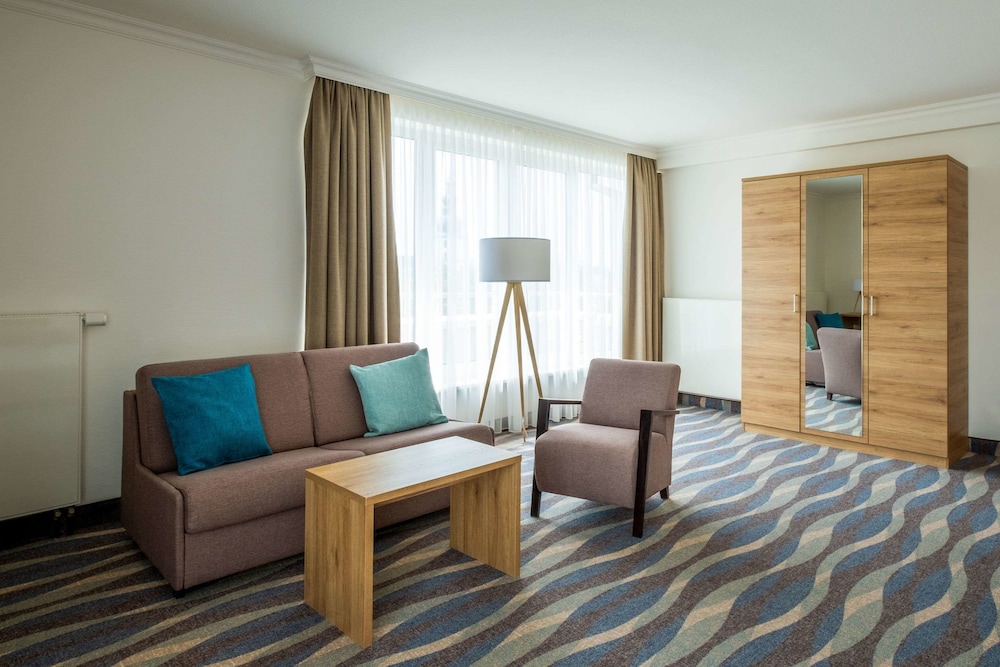 Suite, 1 Double Bed with Sofa bed, Non Smoking (1 Double Bed and 1 Person Sofa Bed) photo 2